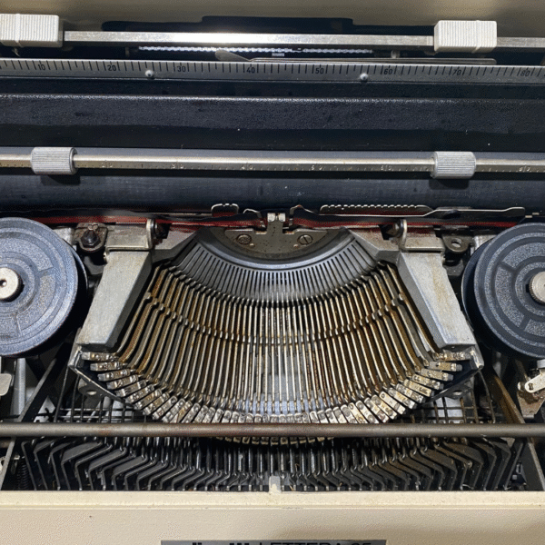 Máquina de Escribir VOlivetti Lettera 35 – Años 70 - Imagen 4
