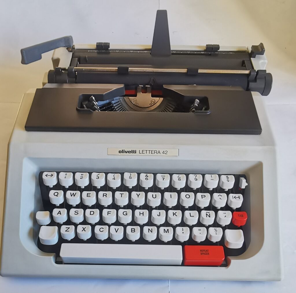 Olivetti Lettera 42 Typewriter | Mario Bellini Design