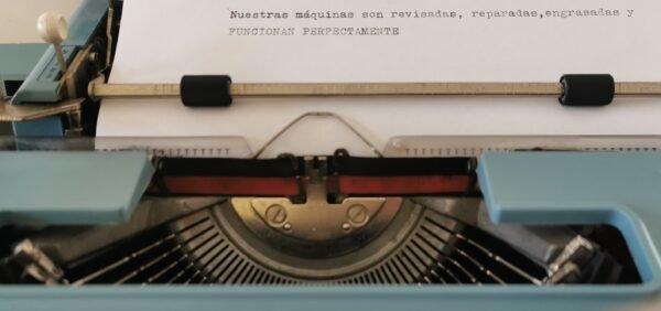 Máquina de Escribir Olivetti Studio 46 – Años 70 - Imagen 2