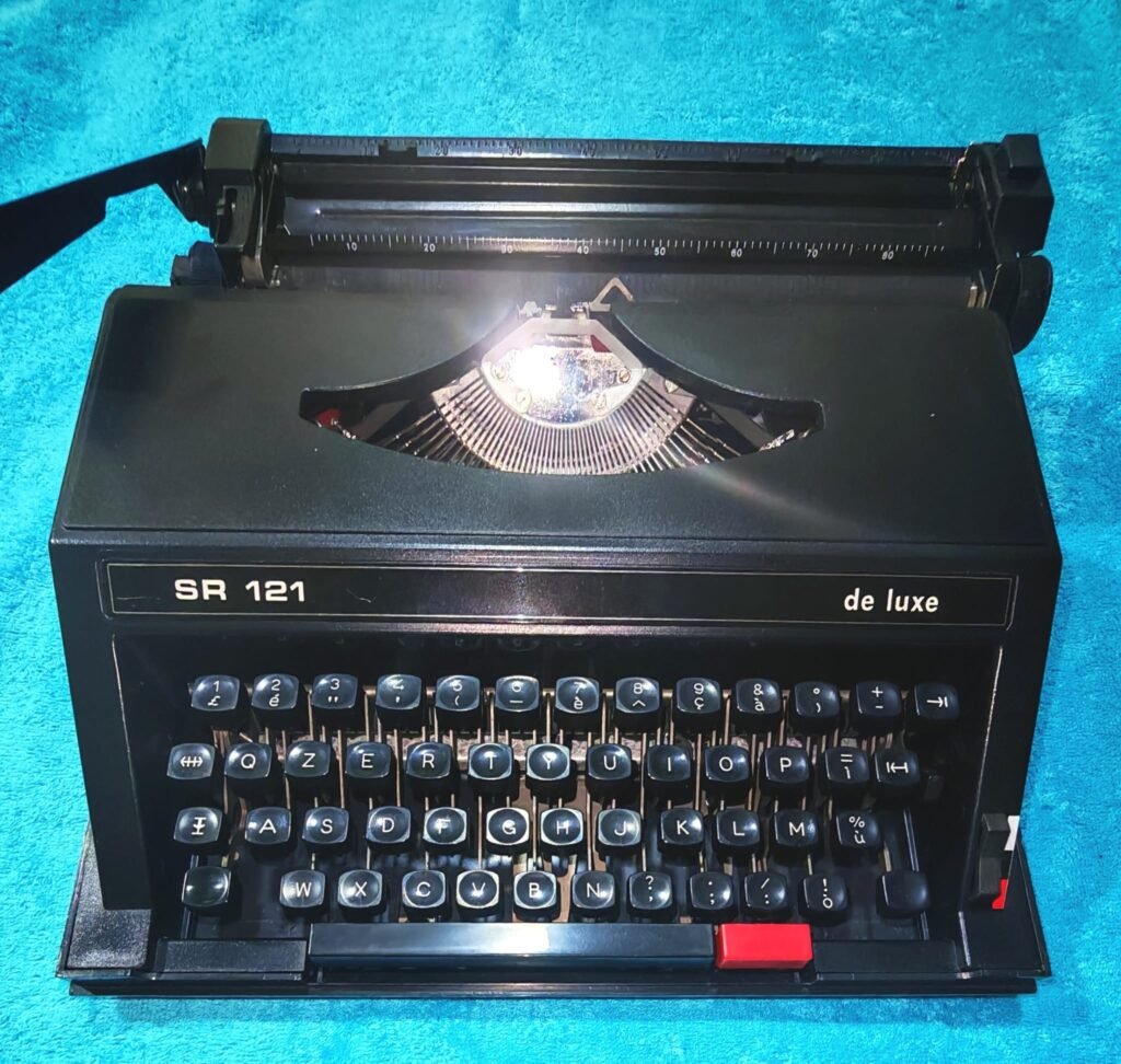 Máquina de Escribir Olivetti SR121 Deluxe | Vintage Italiana Restaurada