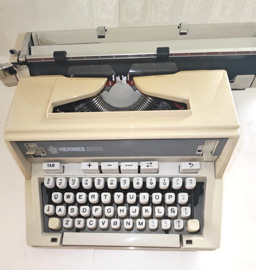 タイプライター　Hermes 3000、動作確認済み、ハンガリー製、1970年代 Hermes 3000 Typewriter | 1970s Vintage Model