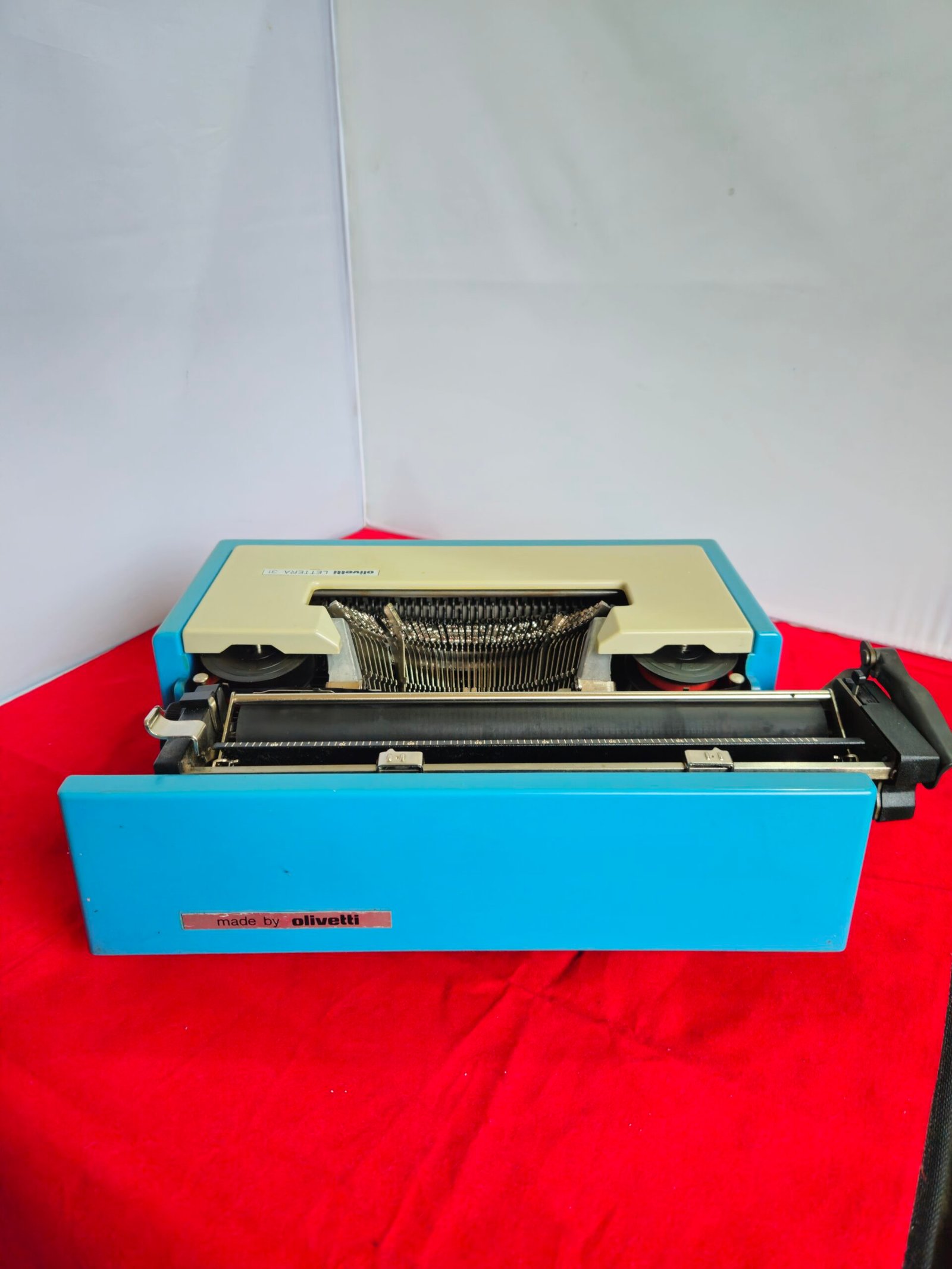 Máquina de Escribir Olivetti Lettera 31- años 70 - Image 4