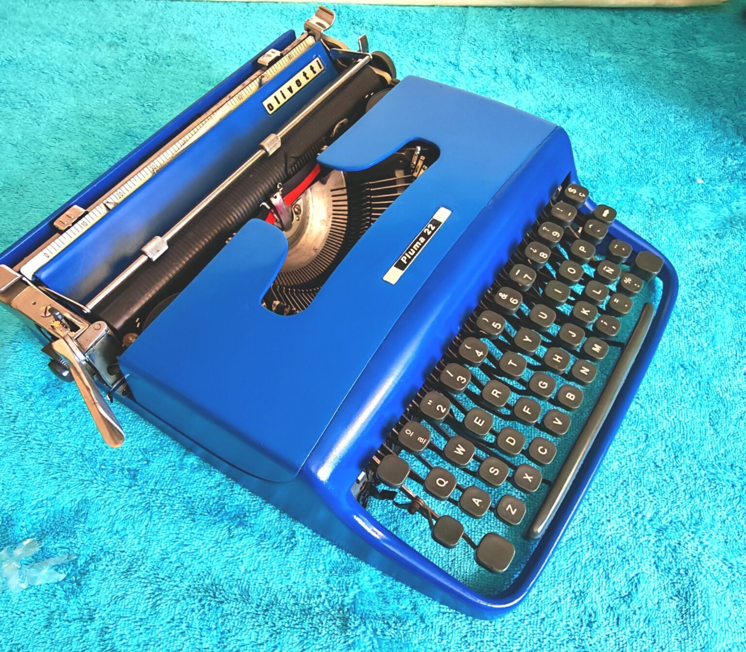 Maquina de escribir vintage Olivetti Pluma 22 - Color Azul - Mi Máquina ...