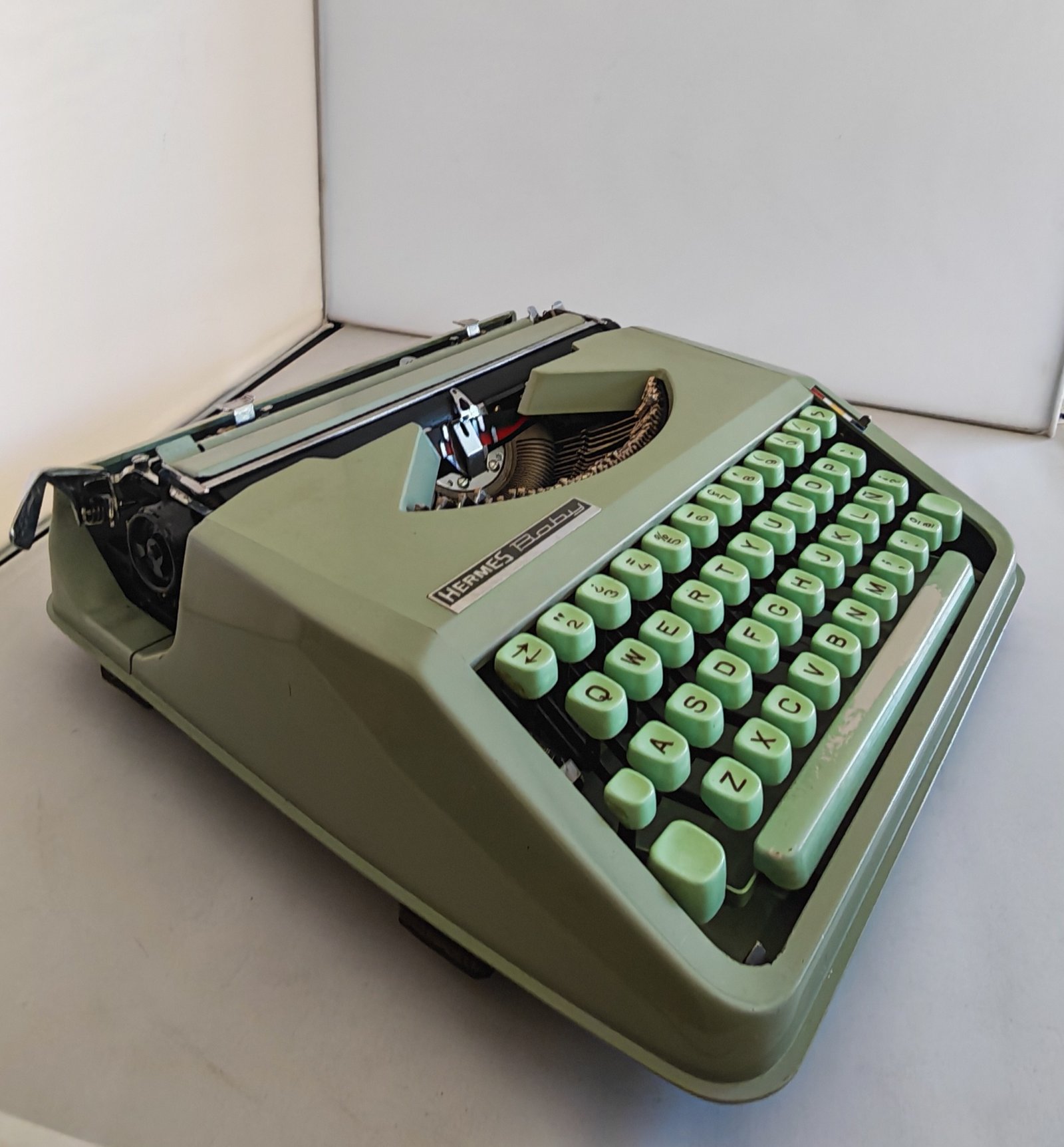 Hermes Baby Verde Mint | Máquina de Escribir Vintage Suiza - Image 7