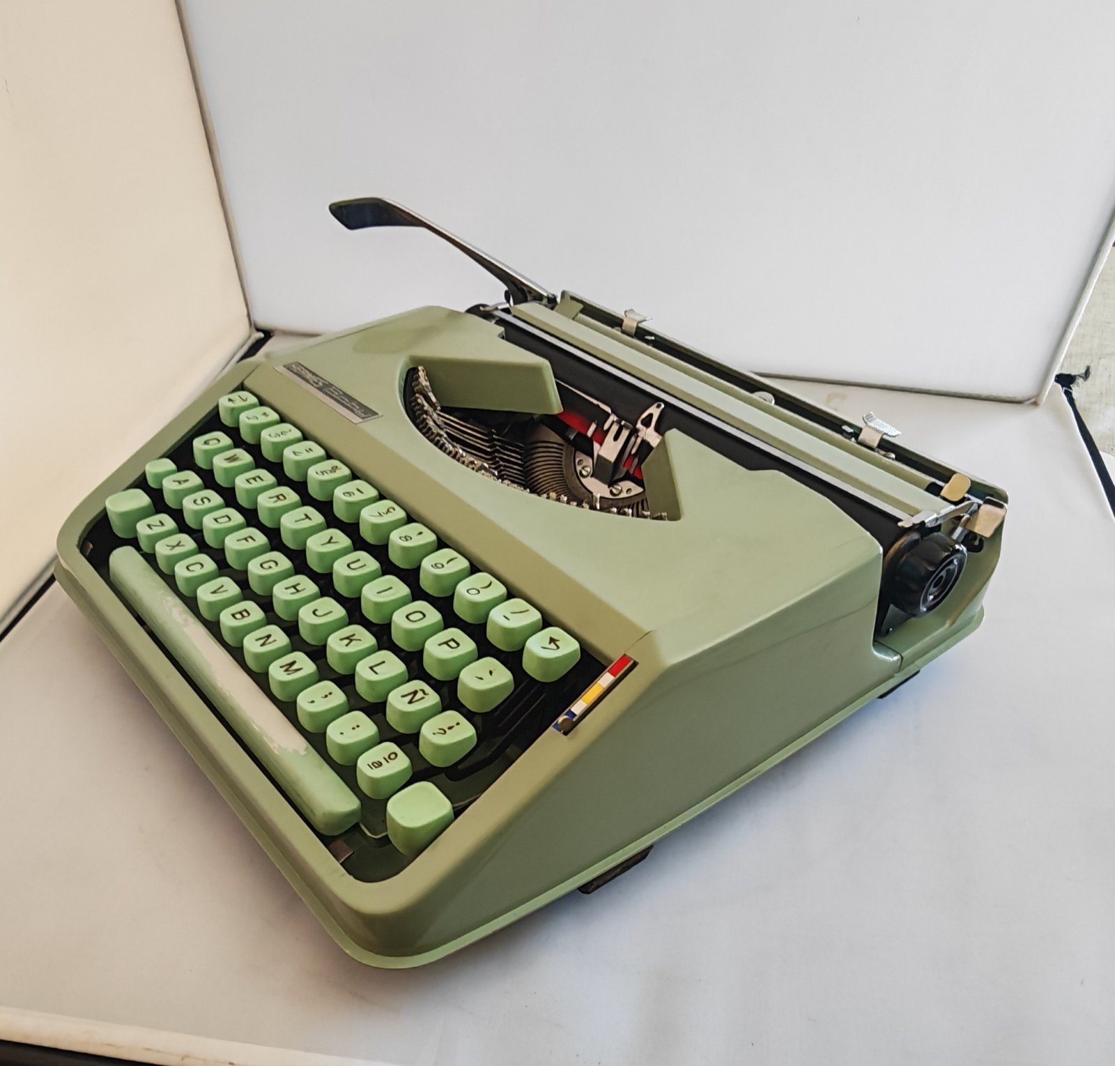 Hermes Baby Verde Mint | Máquina de Escribir Vintage Suiza - Image 2