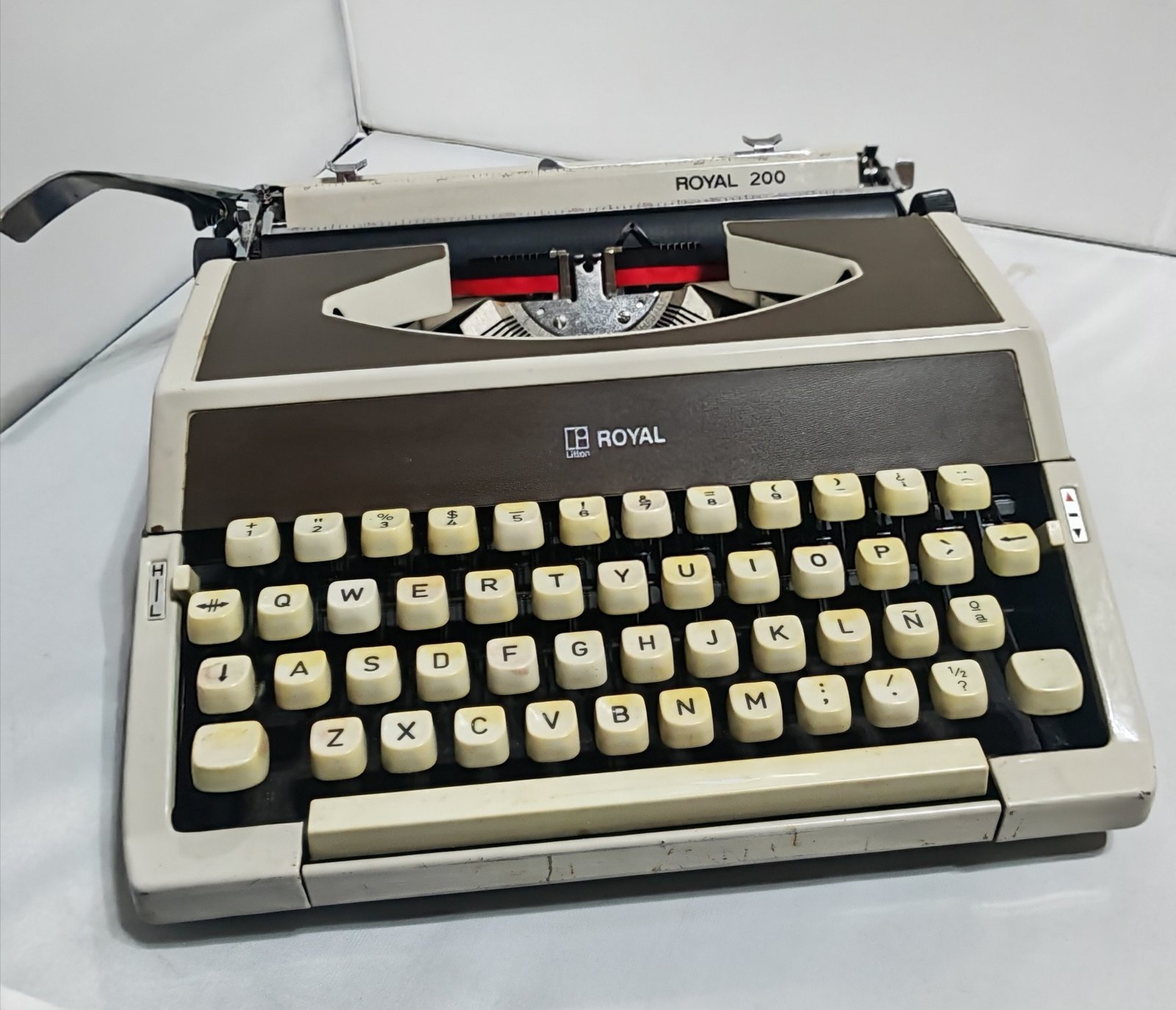 Máquina de escribir - Royal 200 Portátil - Image 7