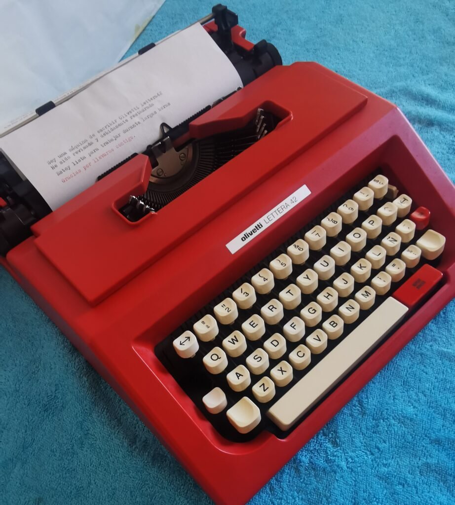 Olivetti Lettera 42 roja de origen restaurada