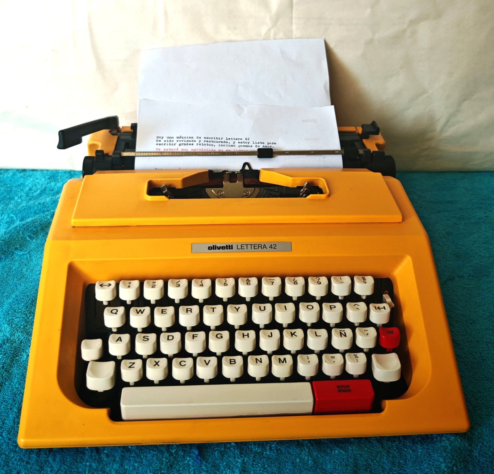 Olivetti Lettera 42 amarilla de origen