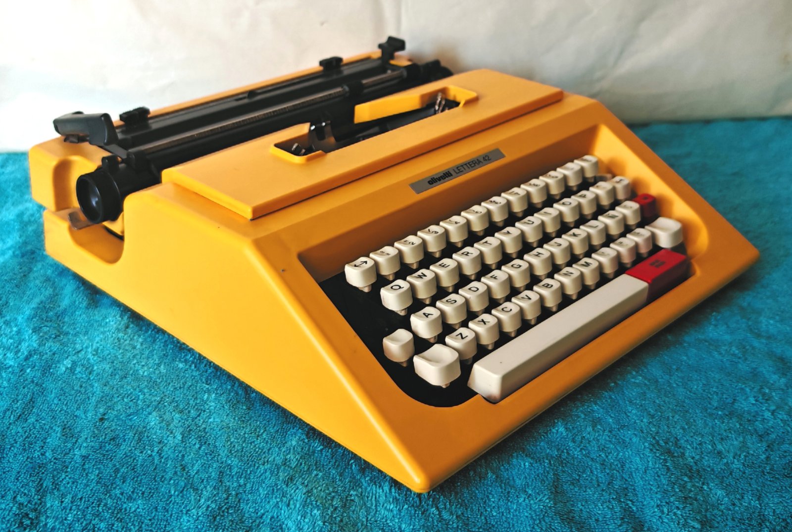 Olivetti Lettera 42 amarilla de origen - Image 5