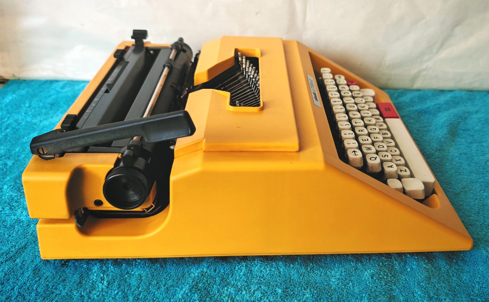 Olivetti Lettera 42 amarilla de origen - Image 6