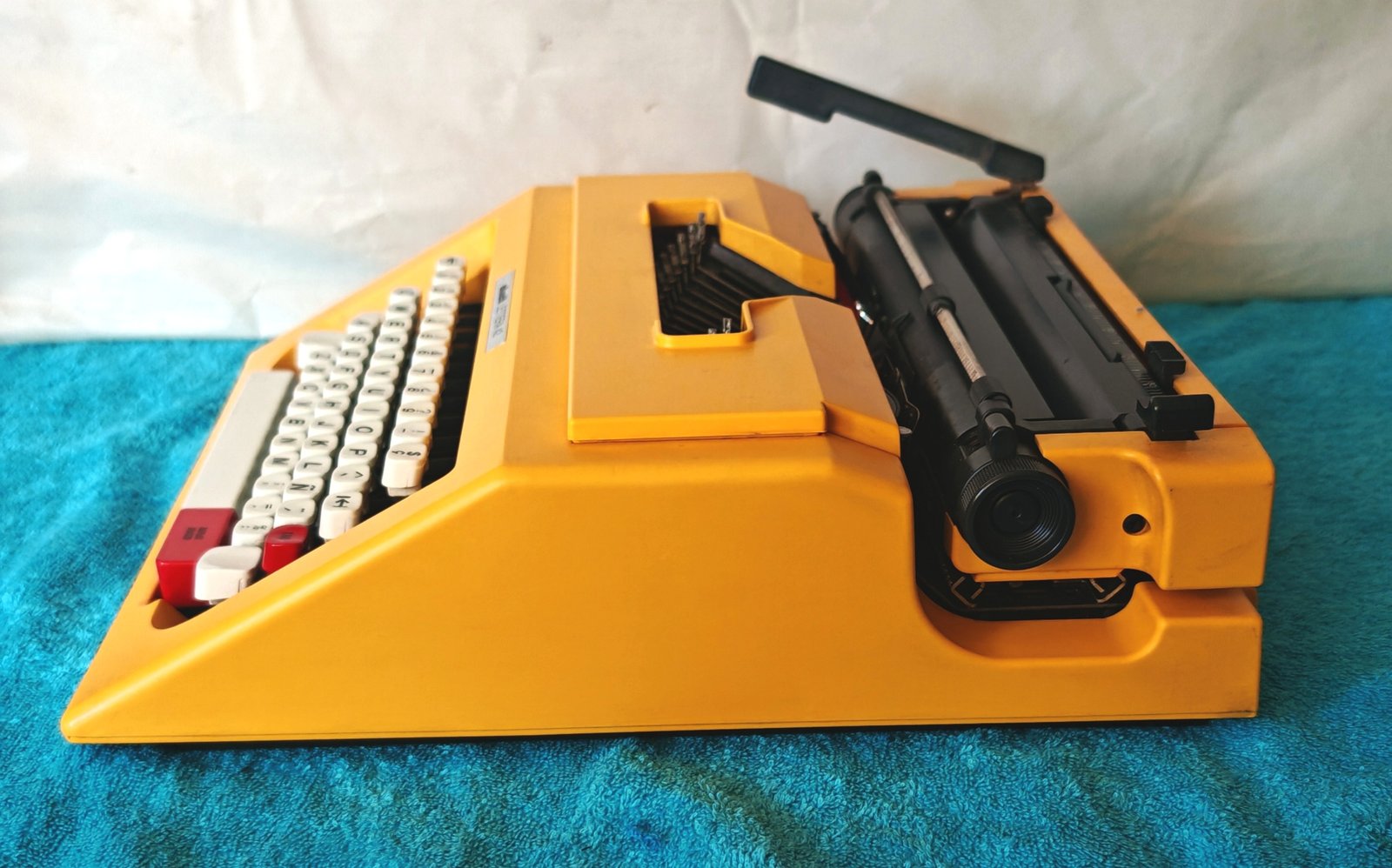 Olivetti Lettera 42 amarilla de origen - Image 8