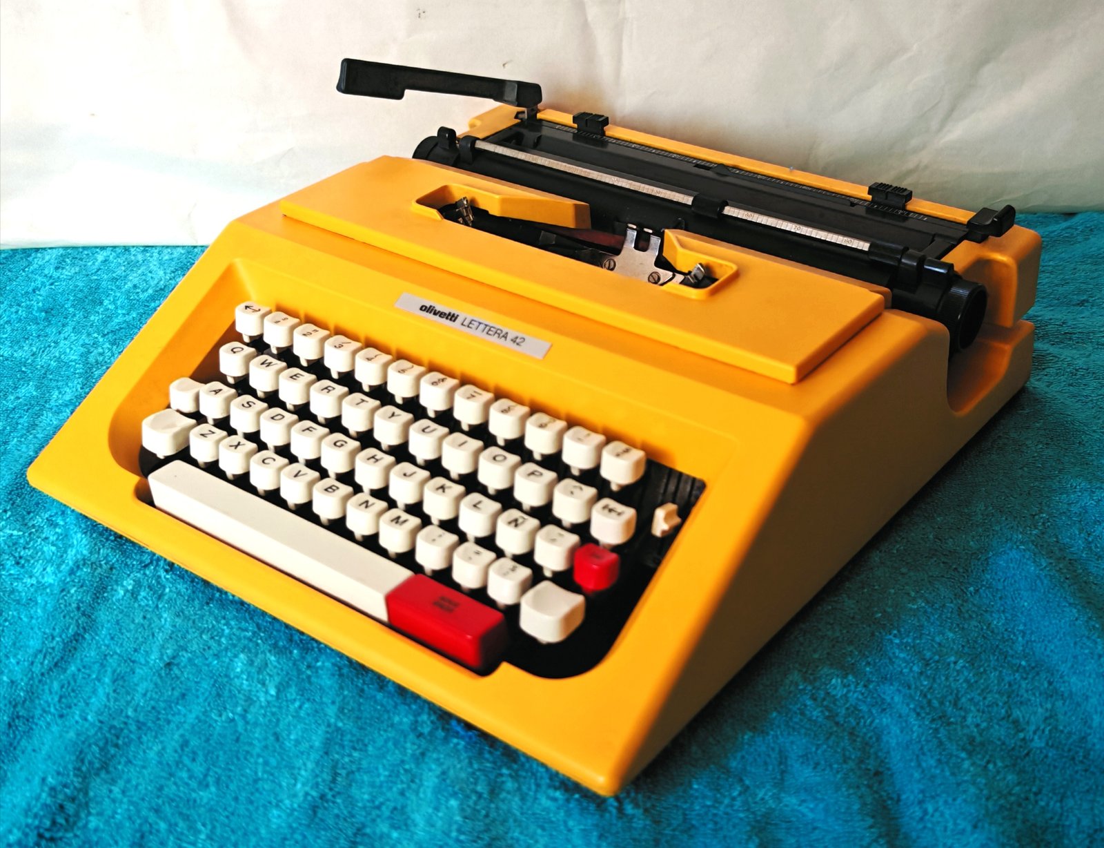 Olivetti Lettera 42 amarilla de origen - Image 9