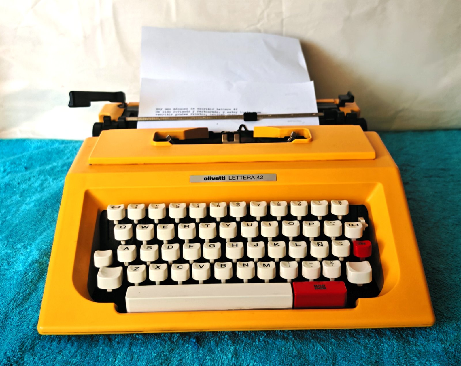 Olivetti Lettera 42 amarilla de origen - Image 10