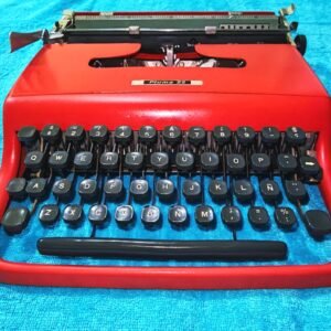 Maquina de escribir vintage Olivetti Pluma 22 – Color Rojo con banda verde